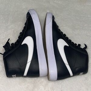 Nike Blazer Mid ‘77 Black and White